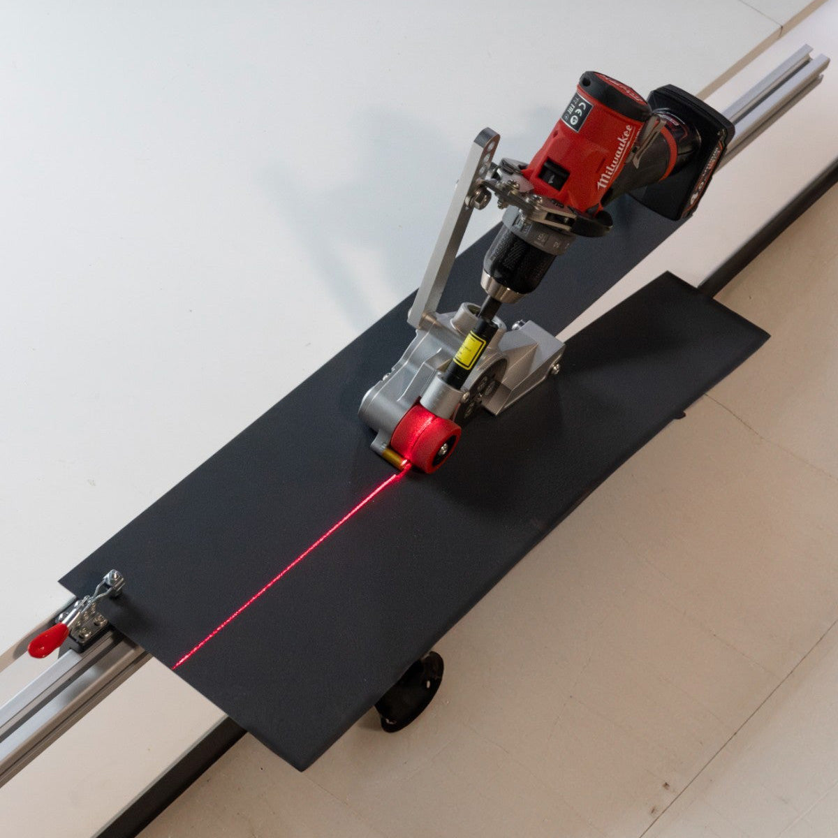 Roll Cutter  –  Präzisions Schneidaufsatz für Akku Bohrmaschinen
