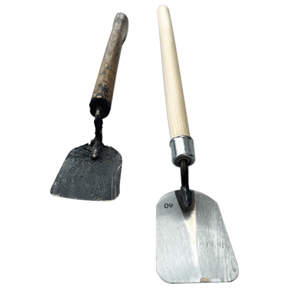 Bitumenspachtel mit Holzgriff