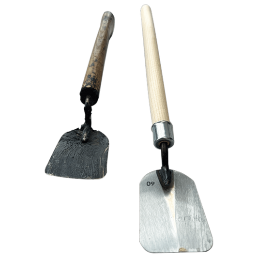 Bitumenspachtel mit Holzgriff